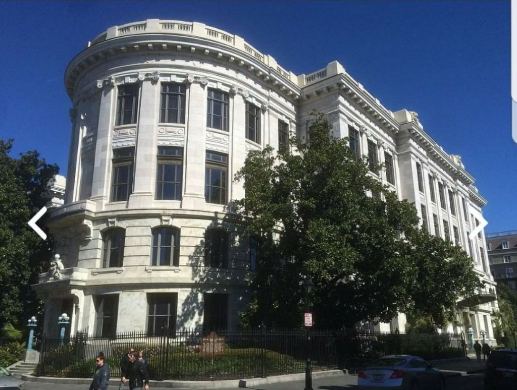The State of Lousiana Court of Appeal, Fourth Circuit. Exchange Place runs into the building.