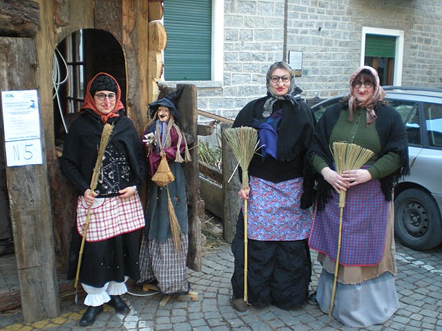Three women dress up as Befana for their parade on Twelfth Night. Parading has been common on Twelfth Night for centuries. That tradition continues in modern day New Orleans. Photo by Eleonora Gianinetto on Creative Commons.